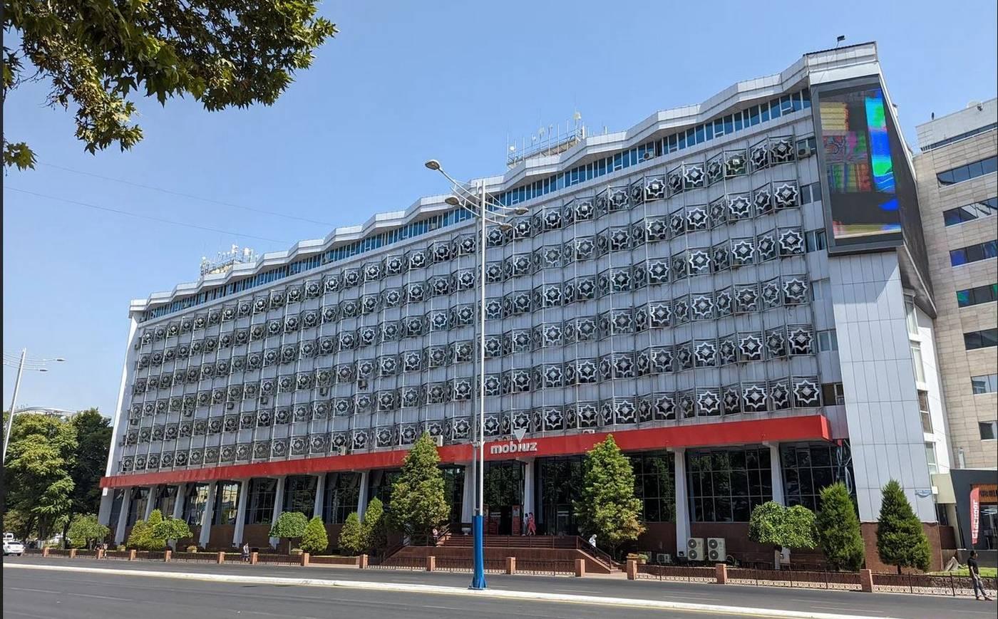 Mobiuz / Uzdonrobita Building